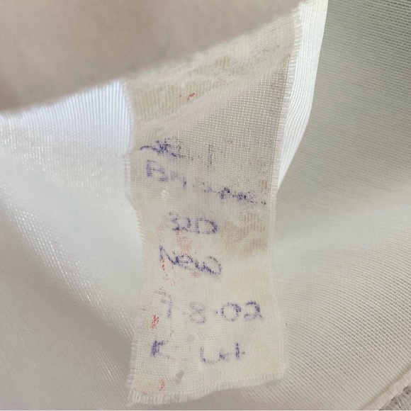 Vintage satin bustier with floral lace trim. 🤍 - Picture 5 of 5